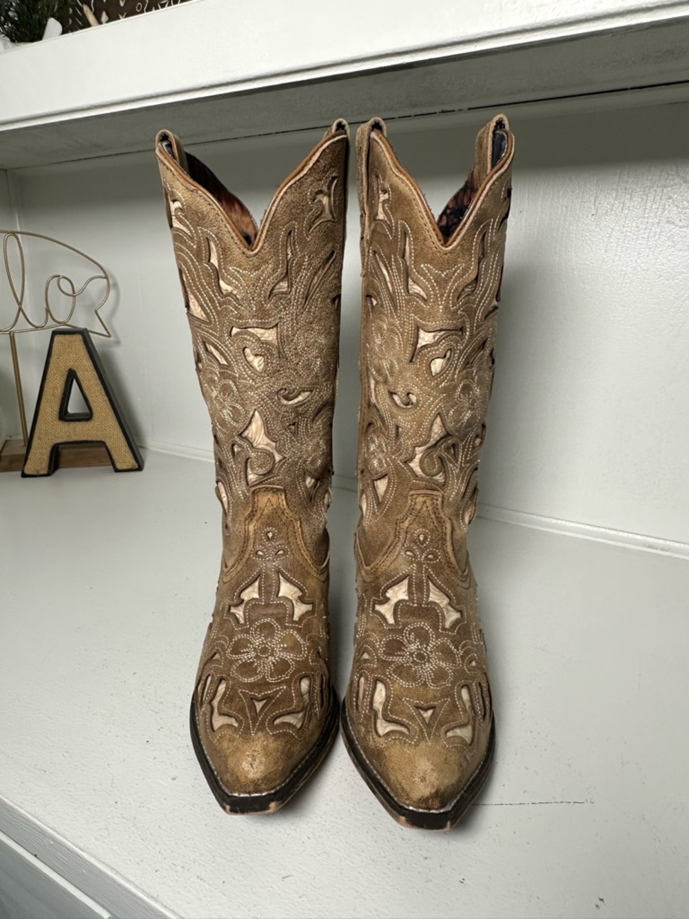 **SOLD**Laredo Womens 6.5 Western Cowboy Boots Tan Beige Embroidered Snip Toe - Picture 2 of 9